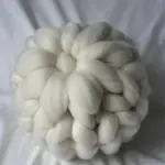 Cojín de lana con nudo
