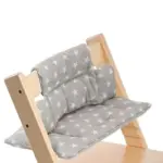 Cojín de madera para trona de bebé con estrellas